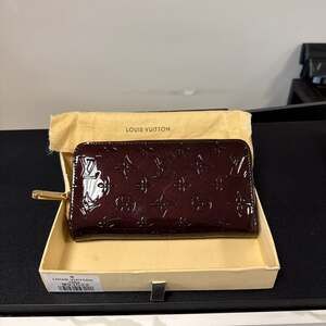 Louis Vuitton Amarante Monogram Vernis Zippy Wallet M93522